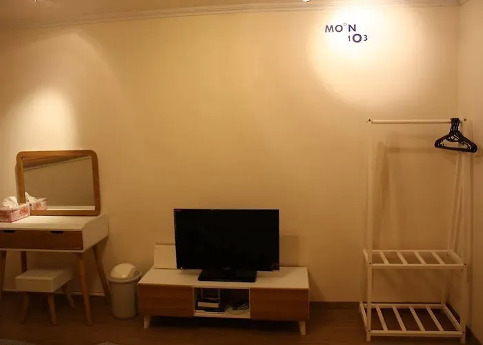ホステル ムーン *